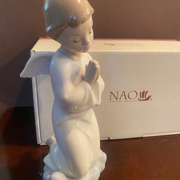 NAO PORCELAIN FIGURE - Picture 2 of 7